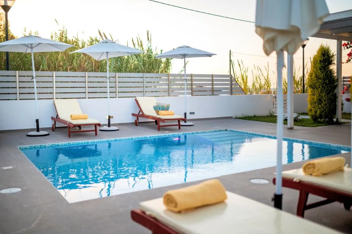 Image 6 of Seabreeze Villa – with Jacuzzi & heated pool