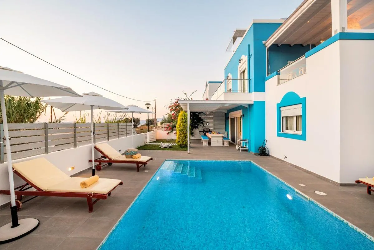 Image 3 of Seabreeze Villa – with Jacuzzi & heated pool