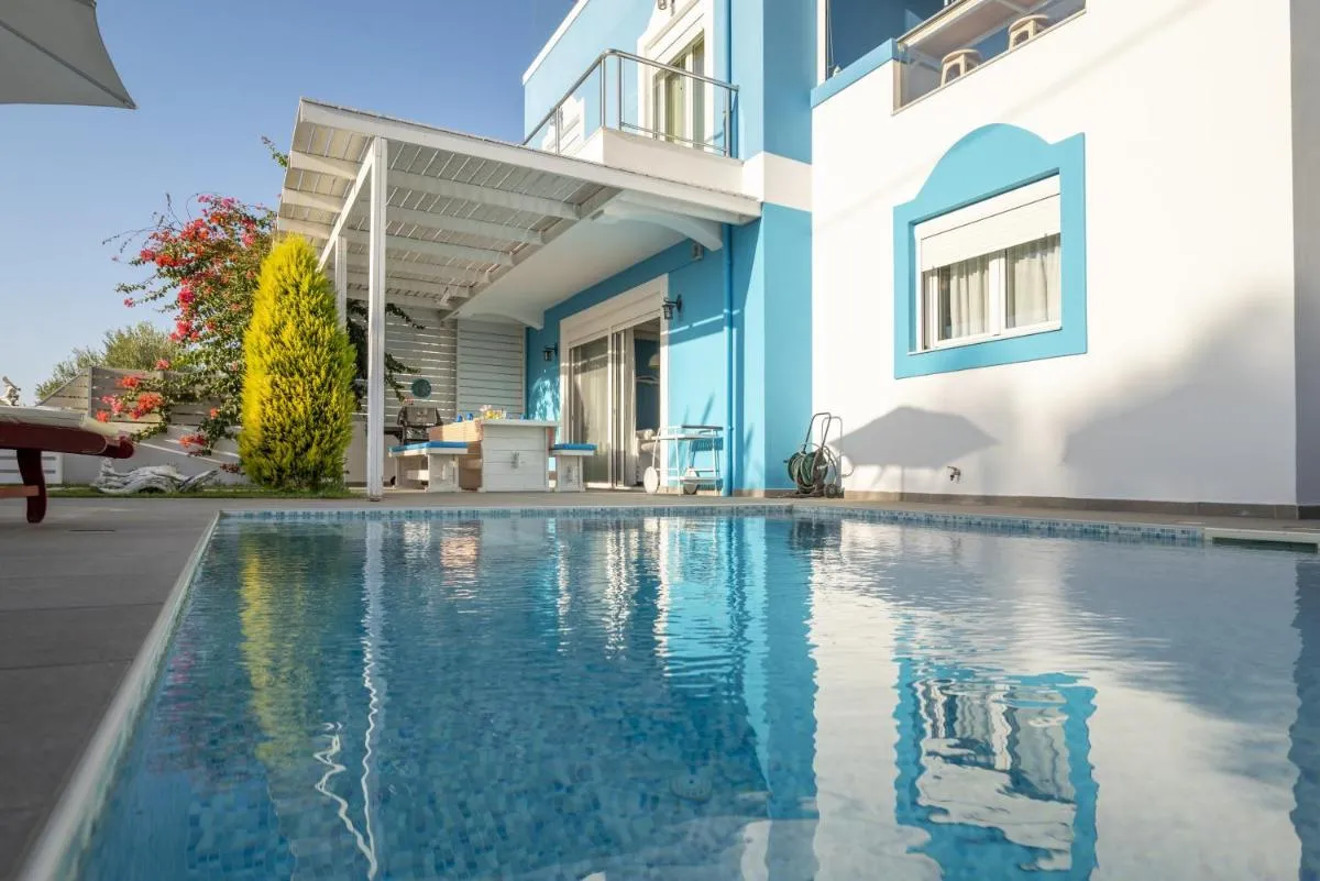 Image 5 of Seabreeze Villa – with Jacuzzi & heated pool