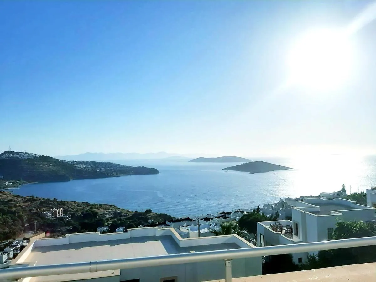 Image 2 of Seaview (Sunset & Greek-Islands) Luxury Apartment