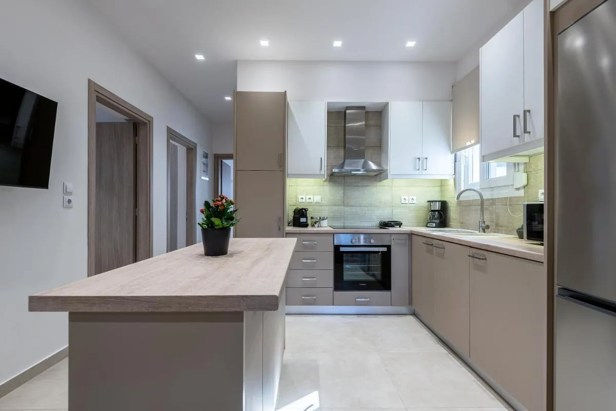 Image 5 of Spacious & Luxe 3BR Downtown 1min to Beach
