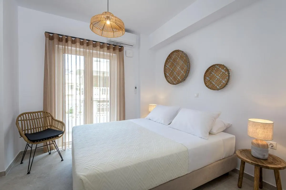Image 3 of Suites 33