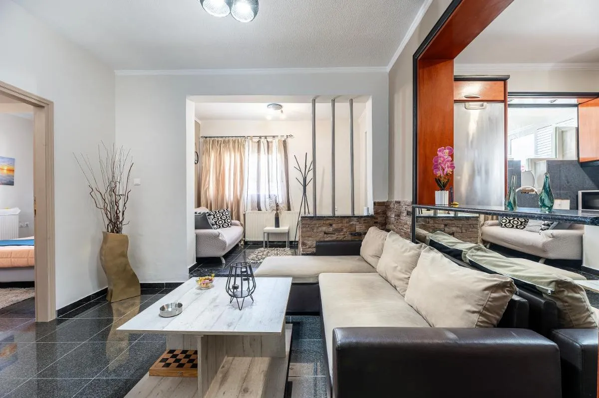 Image 1 of Sun & Waves Beachfront Suite