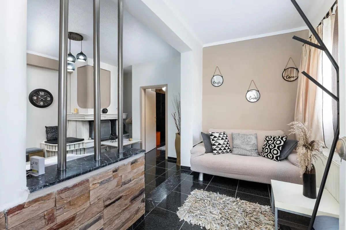 Image 6 of Sun & Waves Beachfront Suite