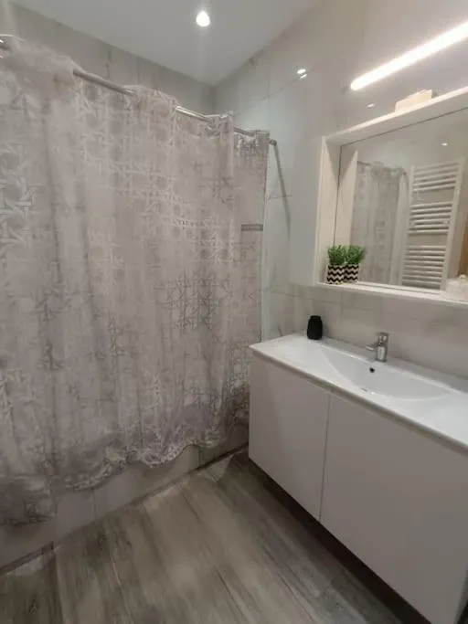 Image 4 of The Twins Apartment 2