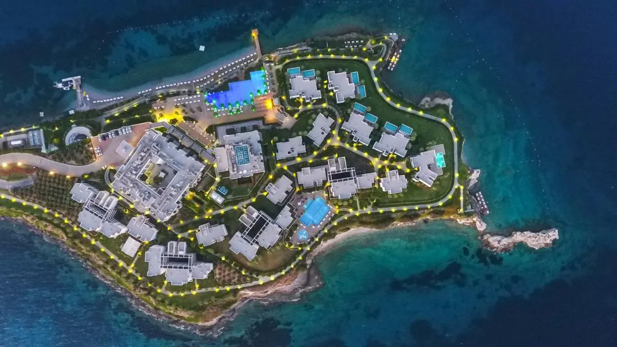 Image 3 of Xanadu Island