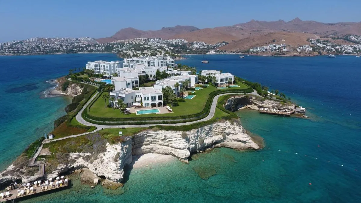 Image 2 of Xanadu Island