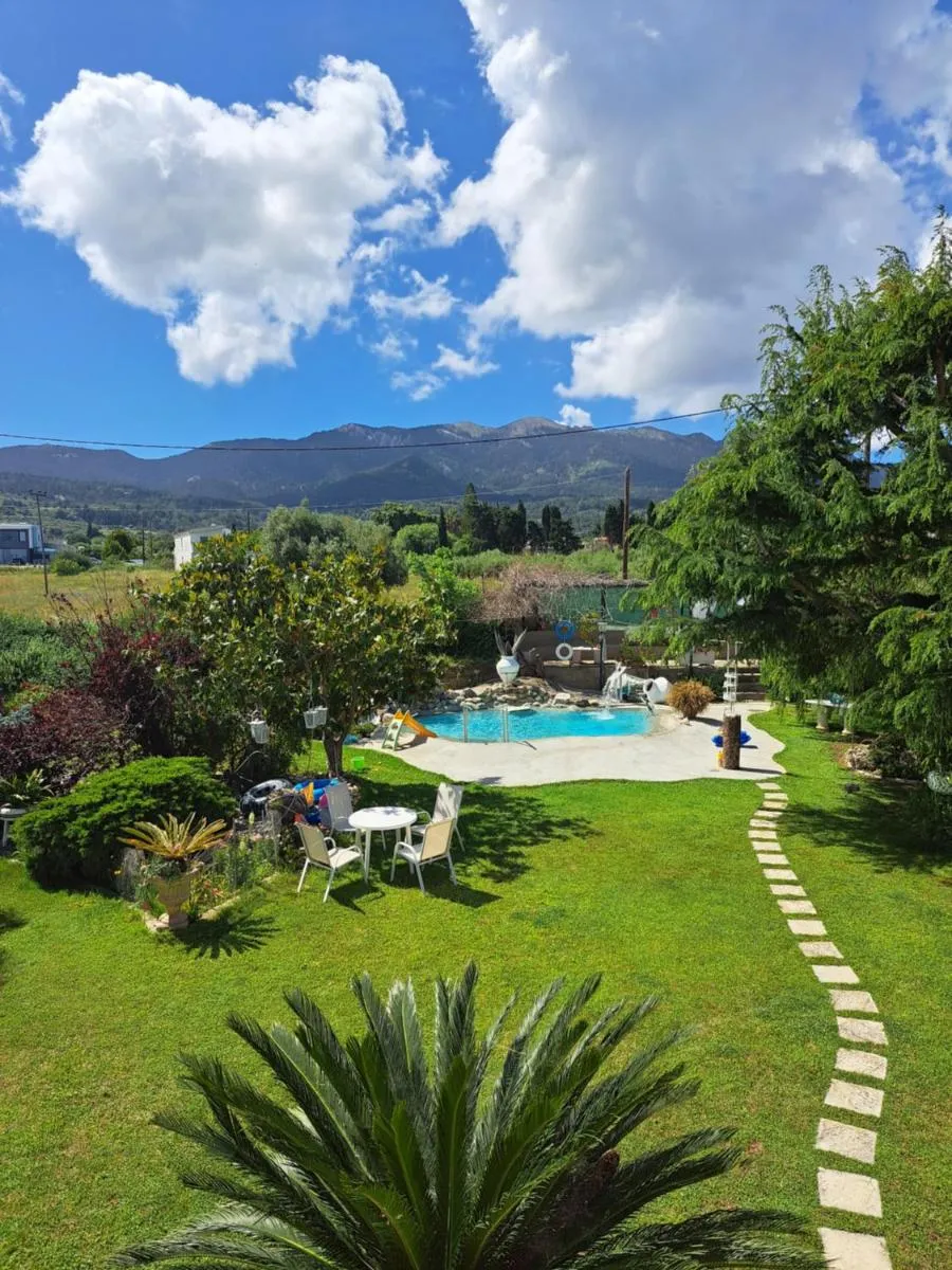 Image 3 of villa in paradise